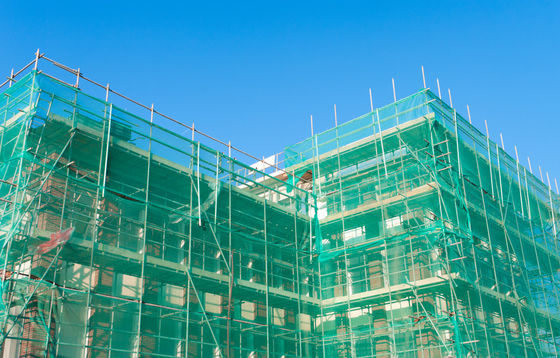 Green 1m 3m 4m Wide Debris Netting Systems Mesh Netting For Scaffolding 6 Needles